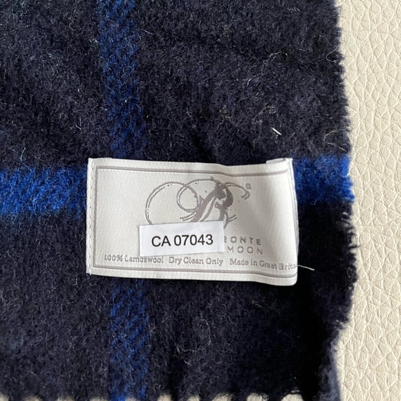 NWOT - Bronte By Moon Pure Merino Wool Scarf - Made in Great Britain - Picture 2 of 3